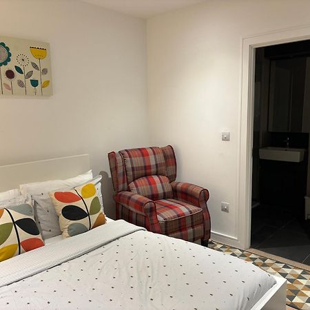 Modern en-suite room&self catering in Londres Exterior foto