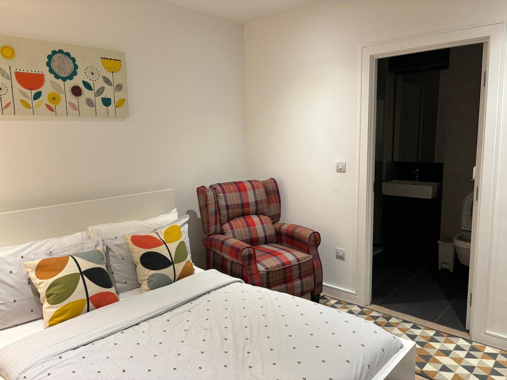 Modern en-suite room&self catering in Londres Exterior foto